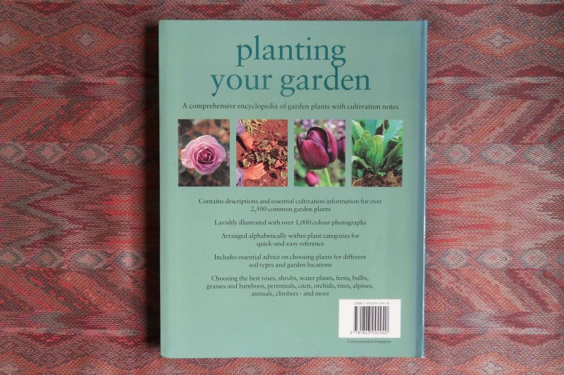 Mikolajski, Andrew. [consultant: John Swithinbank]. - Planting your garden. - A comprehensive encyclopedia of garden plants with cultivation notes.