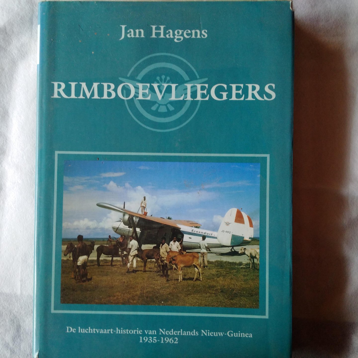 Hagens, Jan - Rimboevliegers. De luchtvaart-historie van Nederlands Nieuw Guinea 1935-1962