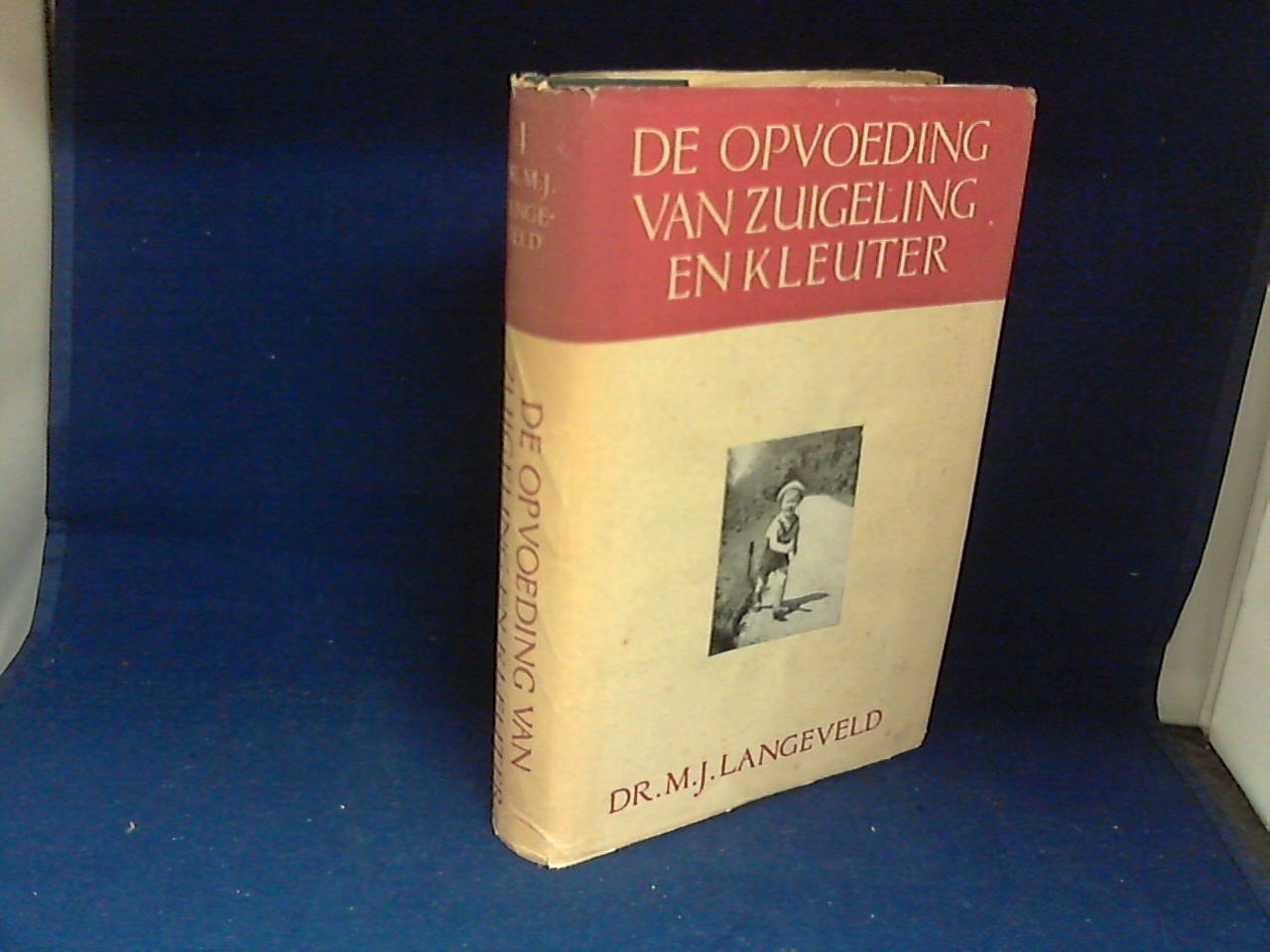 Langeveld Dr. M.J. (docent Kinderpsychologie) - De Opvoeding van zuigeling en kleuter. Een boek voor ouders en opvoeders