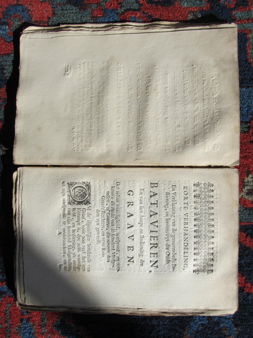 Lange, Mr. Daniel de - KORTE VERHANDELING EN VERKLAARING van de gemeenebests bestiering en leevenswys der oude Batavieren, van het ampt en de bediening der graaven (enz.)