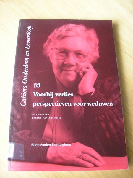 Stevens, N.    en  Rijsewijk, R. van - Voorbij verlies / perspectieven voor weduwen     (Cahiers Ouderdom en Levensloop nr 33)