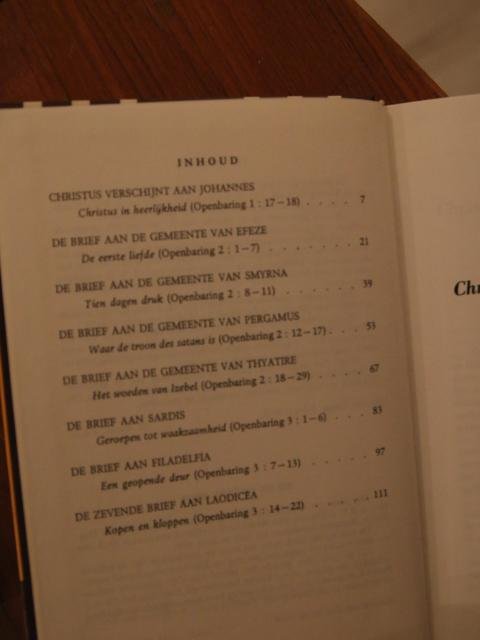 Visser, Ds. H. - Tussen de gouden kandelaren ( in 2 uitvoeringen)