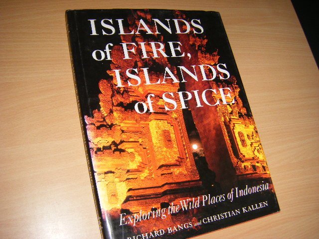 Richard Bangs; Christian Kallen - Islands of Fire, Islands of Spice Exploring the Wild Places of Indonesia