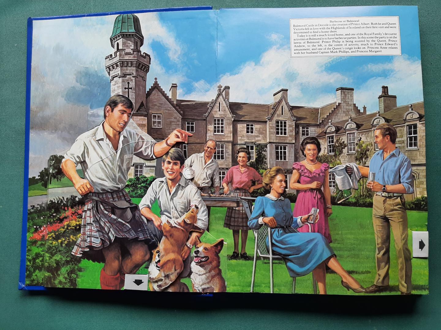 Montague-Smith, Patrick - The Royal Family Pop-up Book
