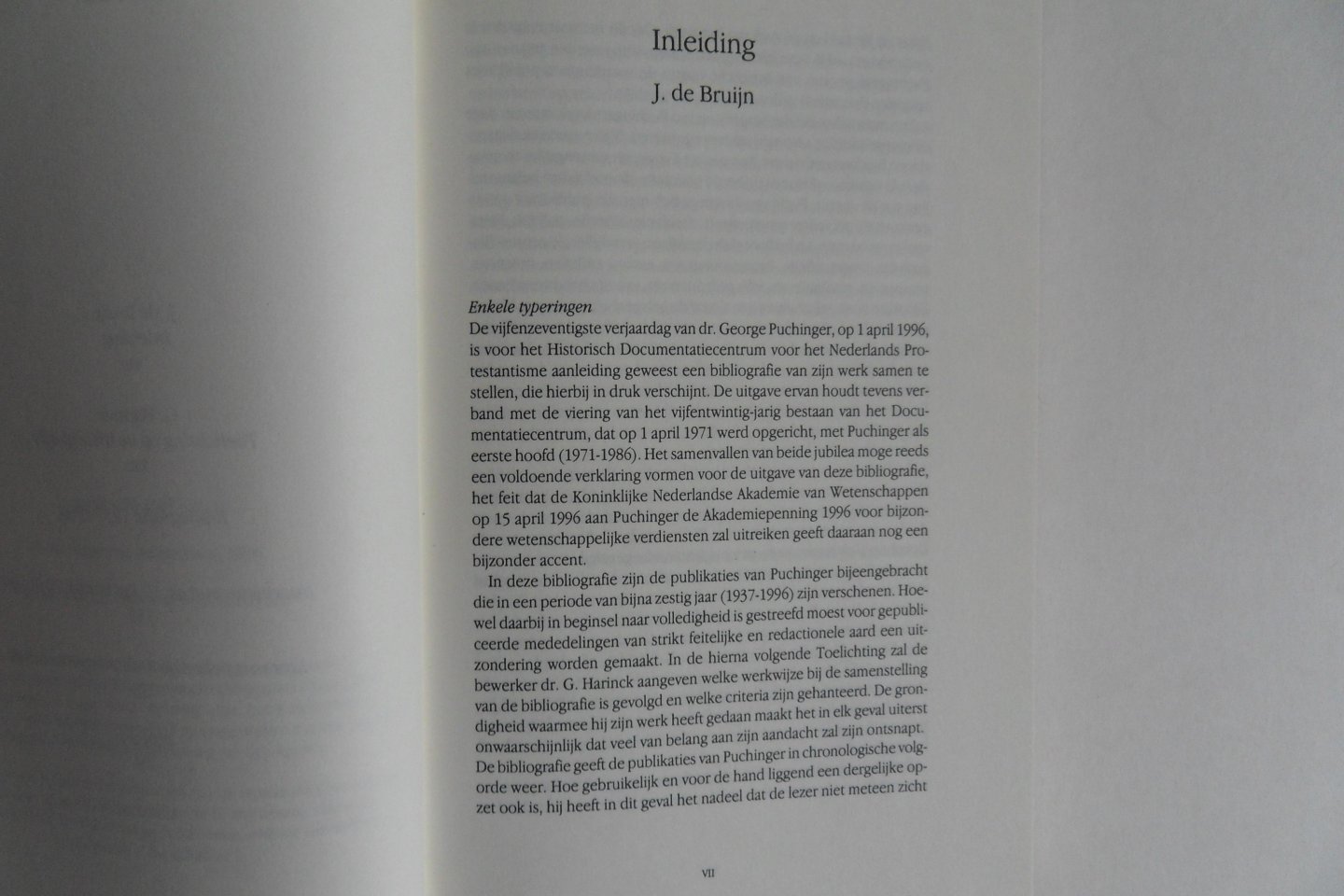 Bruijn, J. de (inleiding); Harinck, G. (toelichting op de bibliografie). - Bibliografie van dr. G. Puchinger 1937 - 1996. [ Genummerd ex. 053 / 250 ].