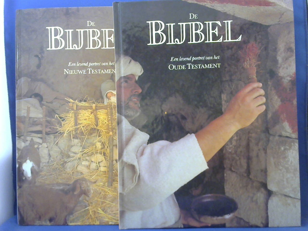 Clare, J.D. - De Bjbel. Een levend portret van het Oude Testament + Een levend portret van het Nieuwe Testament