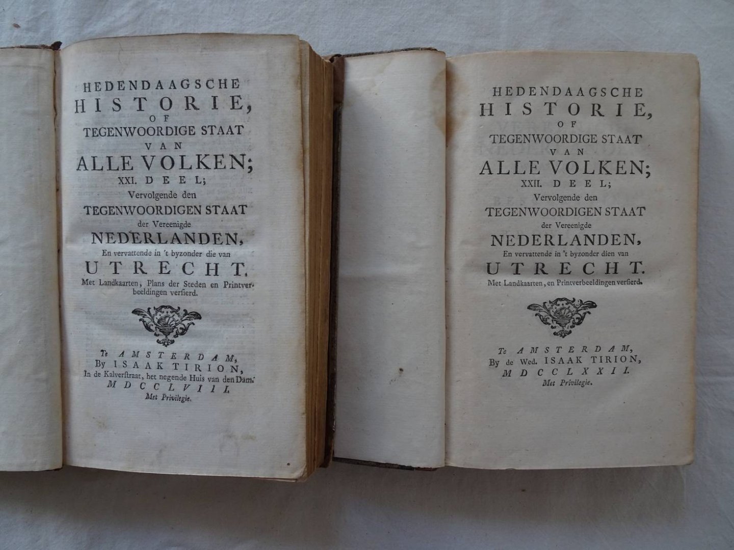  - Hedendaagsche Historie of Tegenwoordige Staat van alle volken; XXIste en XXII Deel; Vervolgende den Tegenwoordigen Staat der Vereenigde Nederlanden En vervattende in 't byzonder dien van Utrecht. Met Landkaarten , en Printverbeeldingen versierd.