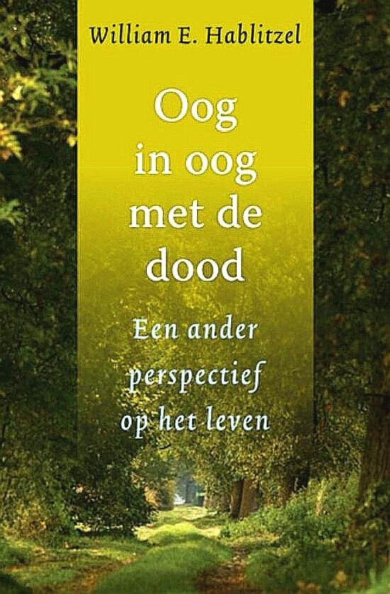 Hablitzel , William E. [ isbn 9789020204292 ]  0817 - Oog in Oog met de Dood . ( Een andere perspectief op het leven . )  Als arts en hulpverlener word je regelmatig met mensen met levensbedreigende aandoeningen geconfronteerd. Dit overkwam ook William Hablitzel in zijn medische loopbaan.  -