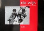 Slager, Kees / Helm, Wim (fotografie) - De Wijk. De Molukse gemeenschap van Oost-Souburg