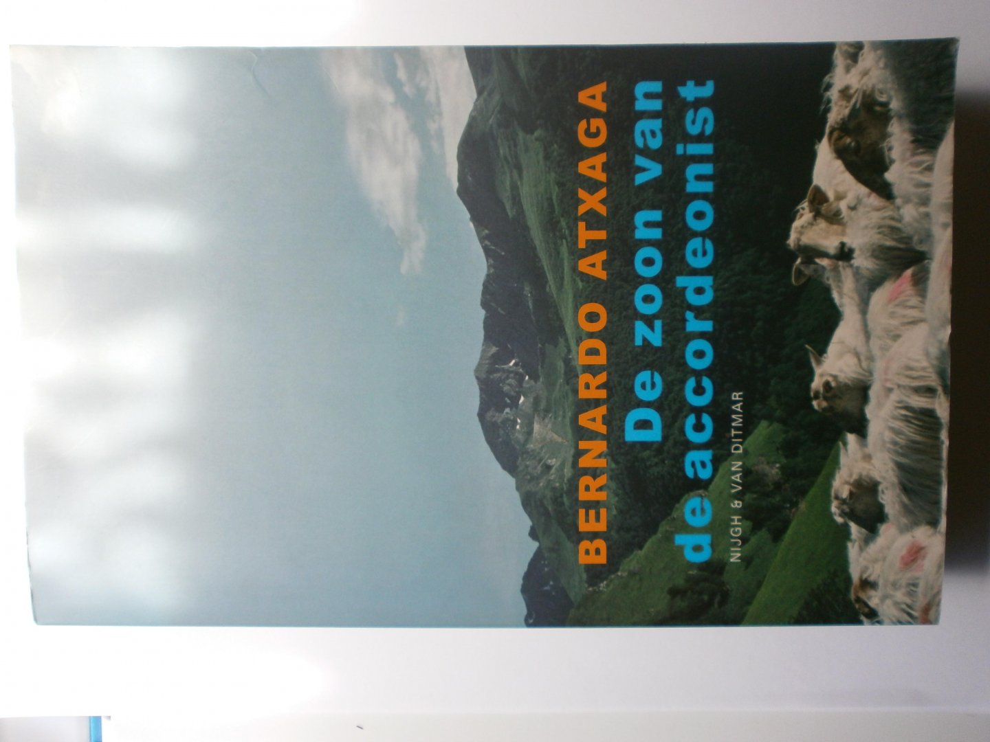 Atxaga, Brnardo - De zoon van de accordeonist