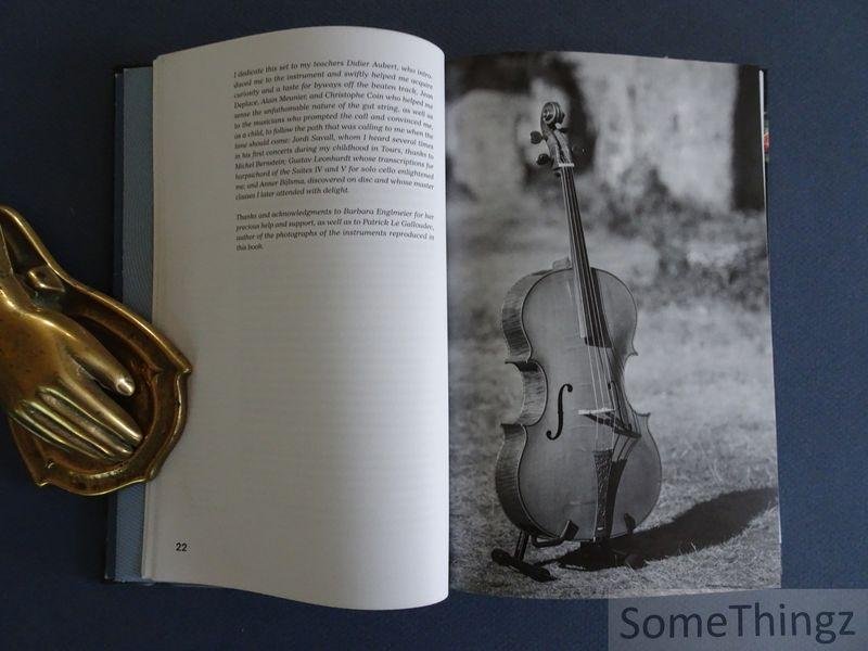 Bruno Cocset et Marc Vanscheeuwijck (text). - Cello stories. Une histoire du violoncelle aux xvii et xviiie siècles. The Cello in the 17th & 18th centuries. [5CD+book]