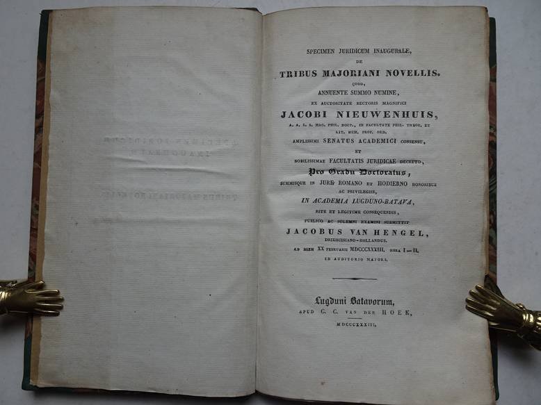 Hengel, Jac. van - Specimen juridicum inaugurale, de Tribus Majoriani Novellis.