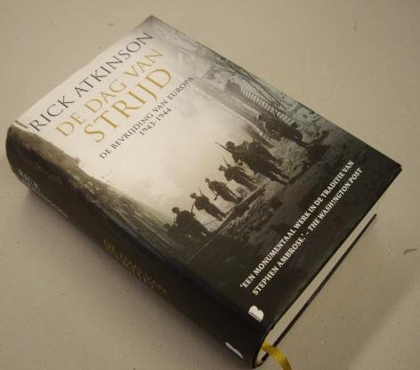ATKINSON, RICK. - De dag van strijd. De bevrijding van Europa 1943 - 1944. isbn 9789022553930