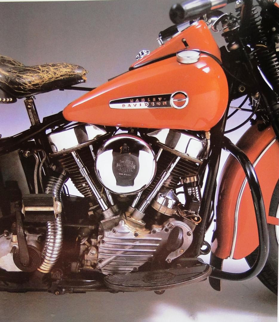 Lensveld, Jim ; Garson, Paul (foto’s) - Harley-Davidson. Fotoboek met modellen van Harley-Davidson motoren