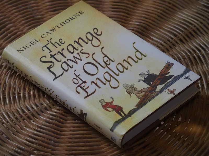 Cawthorne N. - The strange laws of Old England