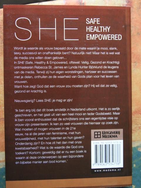 St.James, Rebecca en Björklund, Lynda Hunter - SHE - Je mag er zijn