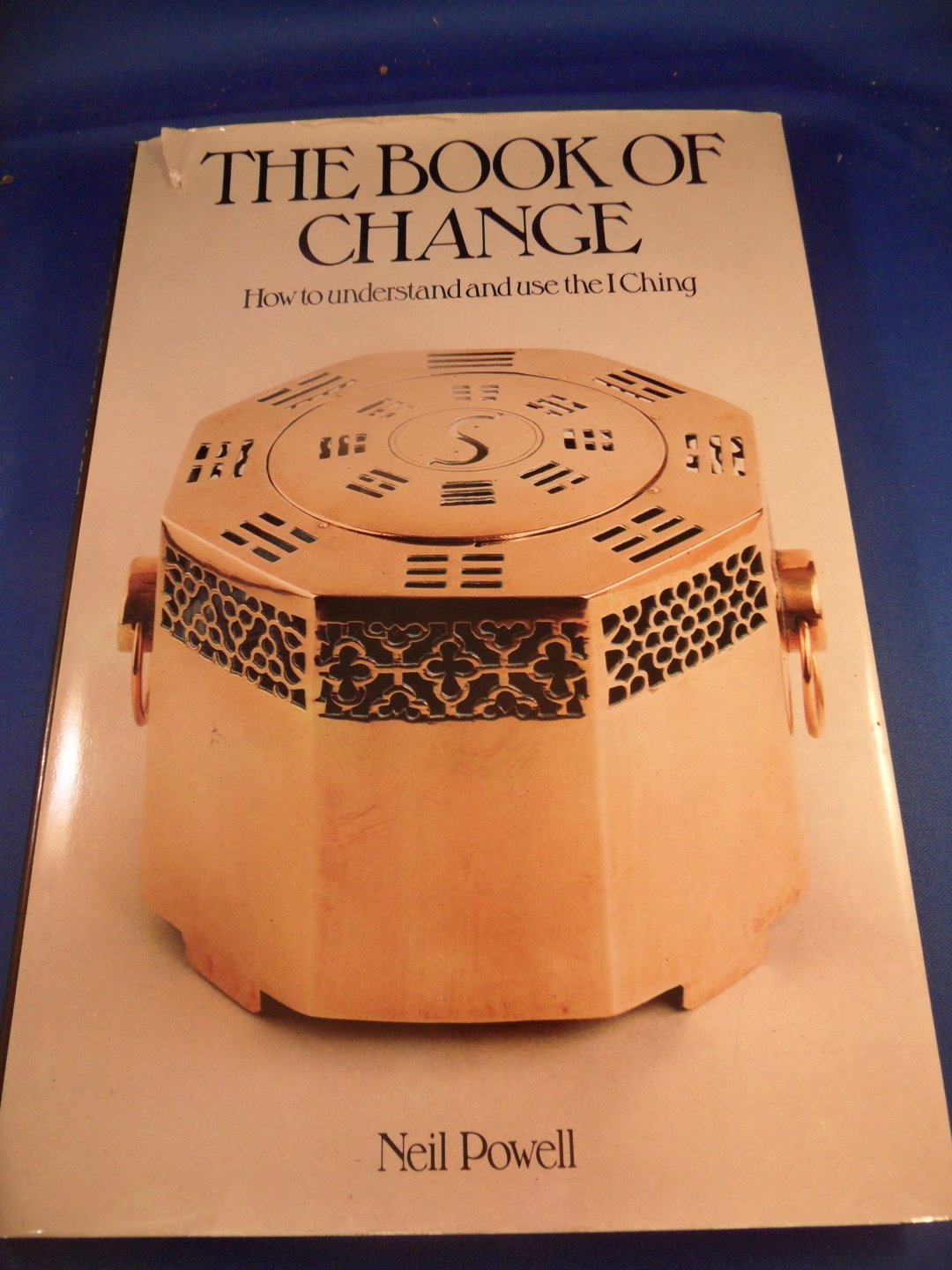 Powell, Neil - The book of change. How to understand and use the I Ching