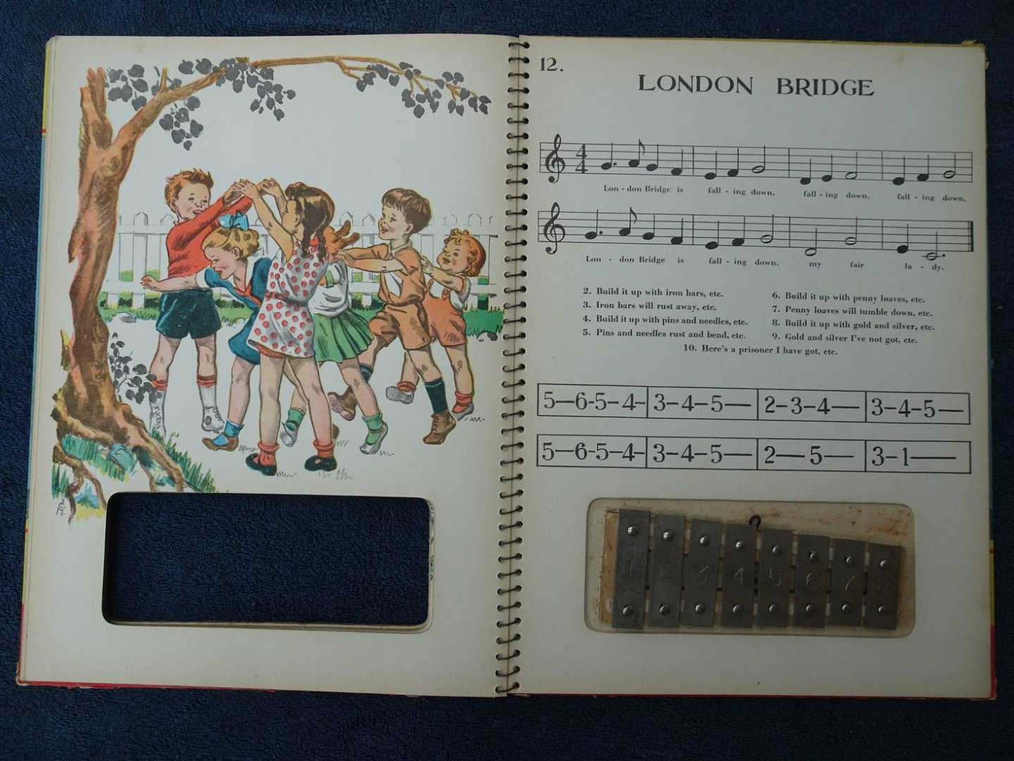 See, Sam. - Sing-a-Song Playerbook. Tunes and Verses, selected and arranged by Sam See.