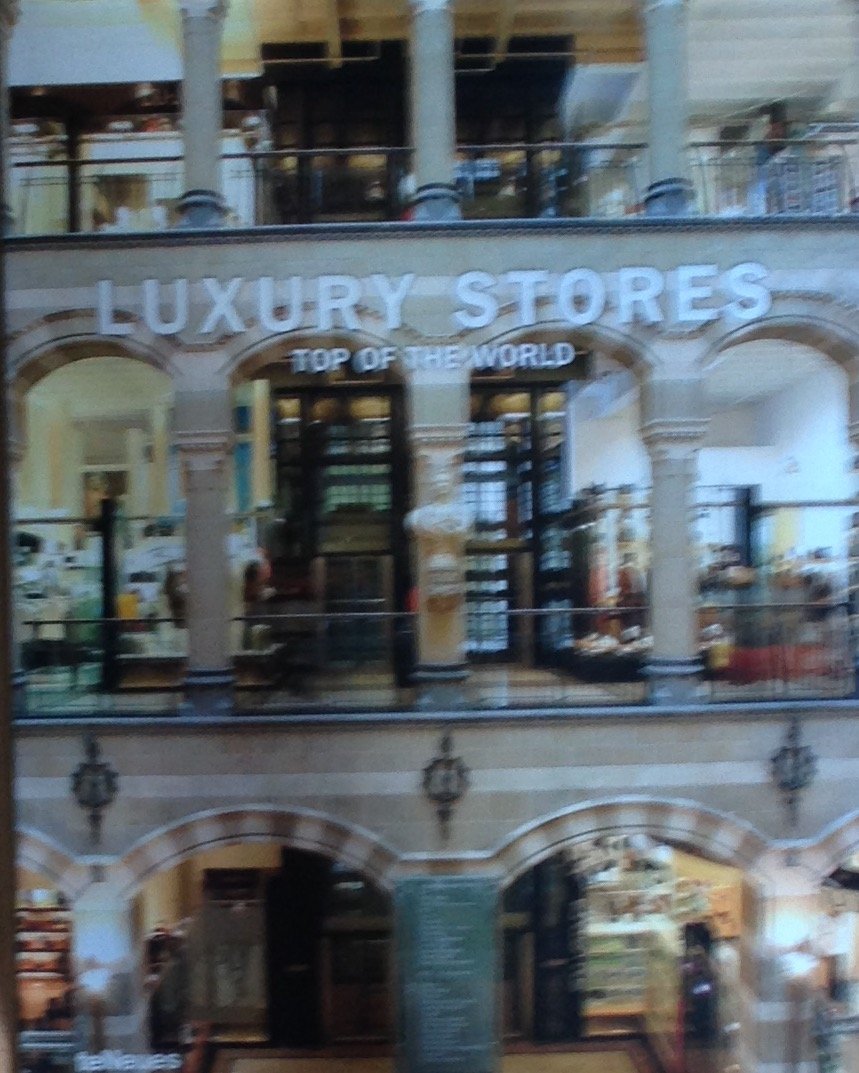 Bauer.Lea - Luxury Stores Top of the World