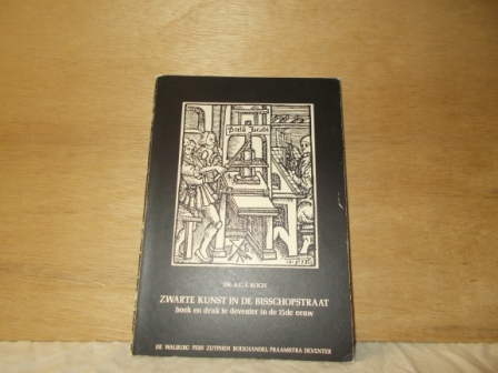Koch, Dr. A.C.F. - Zwarte kunst in de Bisschopstraat boek en druk te Deventer in de 15de eeuw