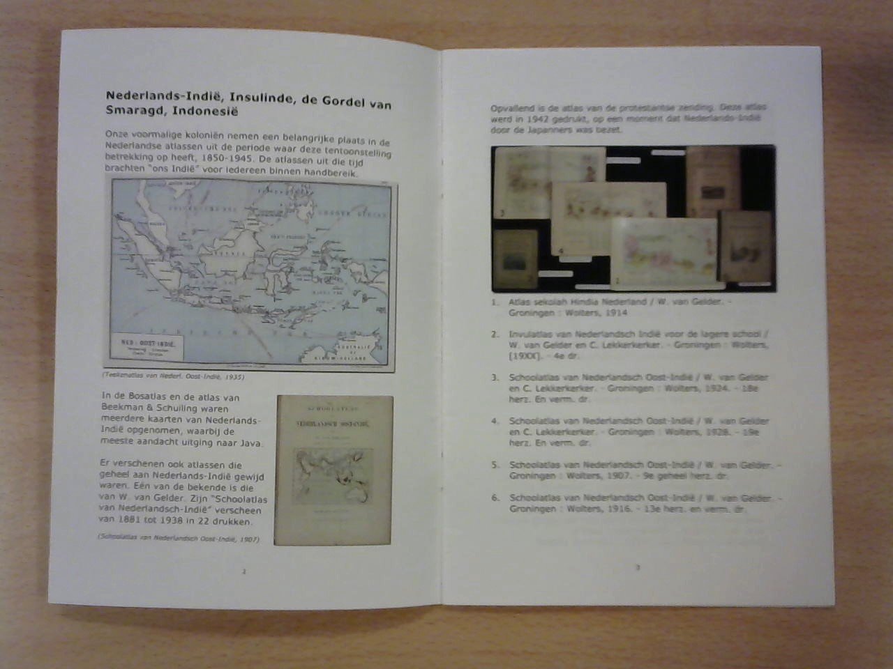 Koopmans, Jan Mark - Hier en Daar. Atlassen van 1850 tot 1945. (tentoonstelling-catalogus)