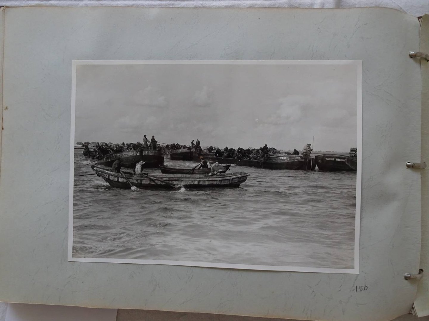 N.n.. - Dijkdoorbraak Zeeland 1953 en herstel. Fotoboek.
