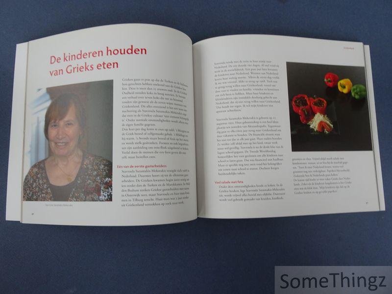 Spapens, Paul / Stads, Jan / e.a.. - Koken met kleur. Recepten en verhalen uit de mondiale keuken van Tilburg.