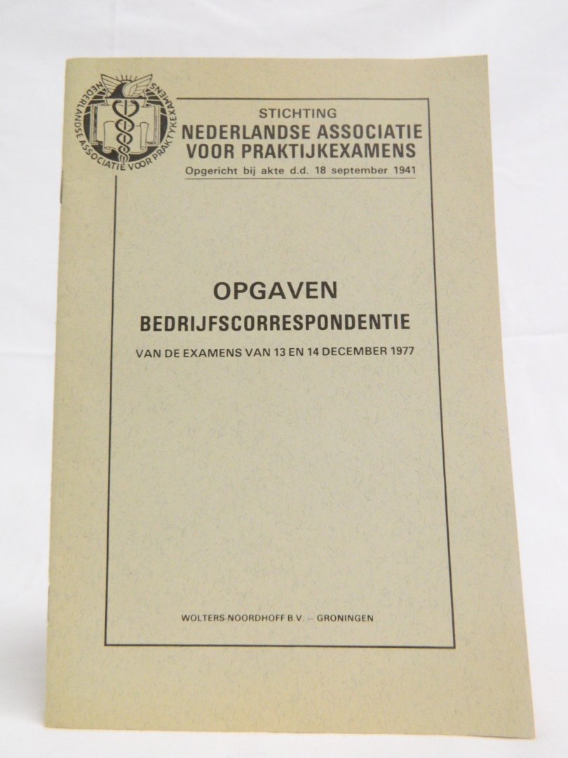 Diverse - Opgaven Bedrijfscorrespondentie van de examens van 13 en 14 december 1977 (2 foto's)