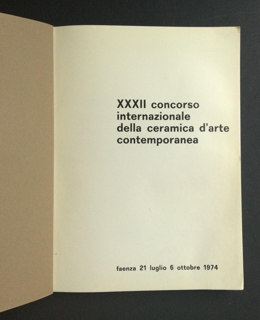 Marabini, Edmondo (red) - XXXll (32) concorso internazionale della ceramica d'arte contemporanea (catalogo)