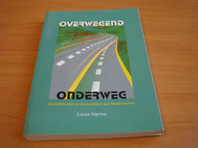 Harms, Lucas - Overwegend onderweg - de leefsituatie en de mobiliteit van Nederlanders