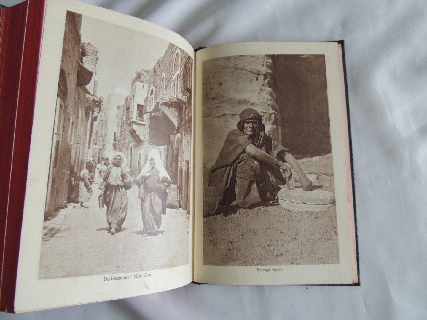 Donald McLeish - foto's - bible in swahili - Biblia : maandiko matakatifu ya Mungu ; Yaitwayo ; Yaani ; agano la Kale ; na agano Jipya ; katika lugha ya Kiswahili.