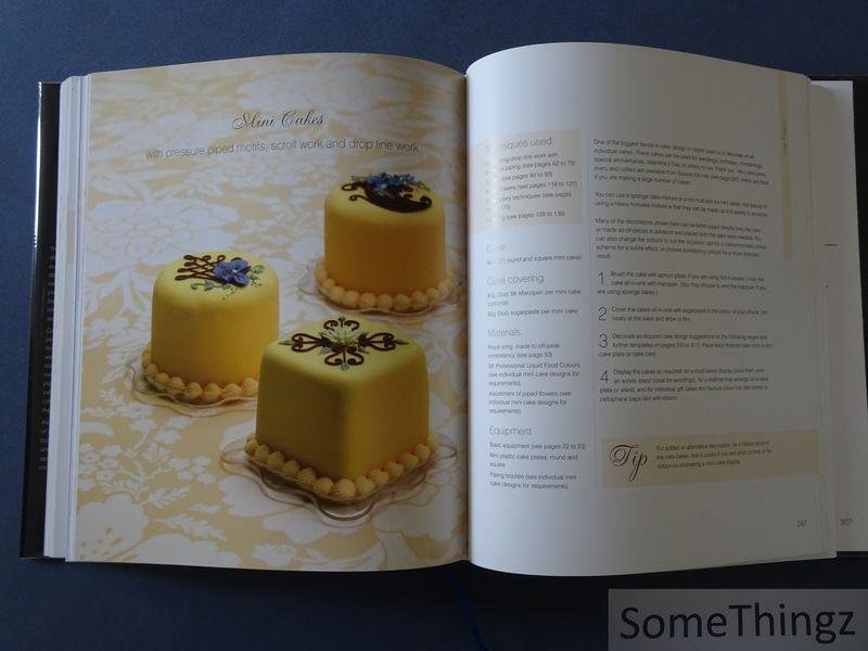 Eddie Spence and Jenny Stewart (edit). - The Art of Royal Icing: A Unique Guide to Cake Decoration by a World-class Tutor.