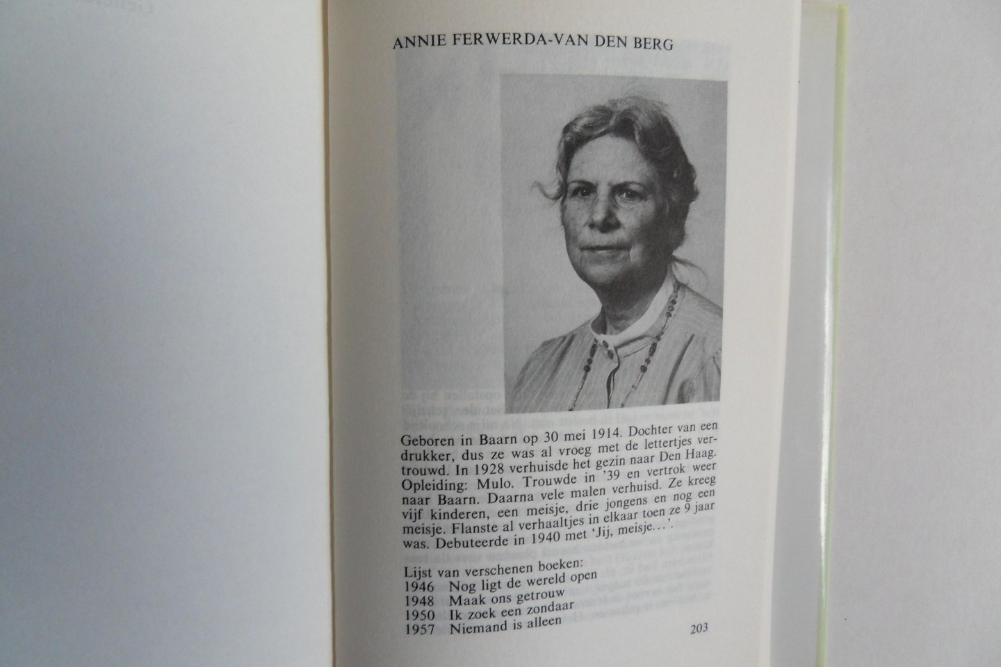 Ferwerda-van den Berg, Annie; Graaf, Anke de; e.a. - Geliefde schrijfsters. - 15 Korte Verhalen. [ merendeel niet eerder gepubliceerd ].