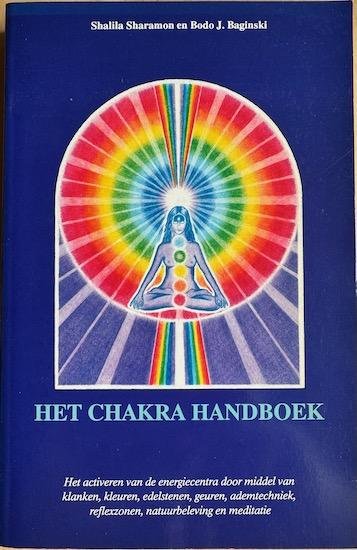 Sharamon, Shalila  /  Baginski, Bodo J. - HET CHAKRA HANDBOEK.  Het activeren van de energiecentra door middel van klanken, kleuren, edelstenen, geuren, ademtechniek, reflexzonen, natuurbeleving en meditatie.