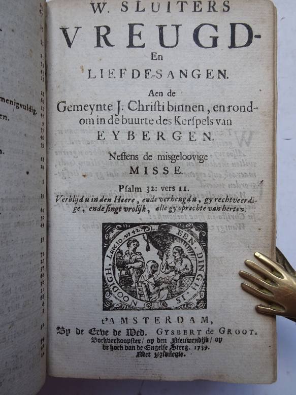 Sluyters, W. (Sluiters). - Buyten-eensaem huys-somer en winterleven, aenwijsende, hoe men op een slechte en eensame plaets, buyten op 't lant vergenoegt mag leven, meer dan in 't gewoel van groote aensienlijke steden; verciert met eenige figueren en vermeerdert met 43 b...