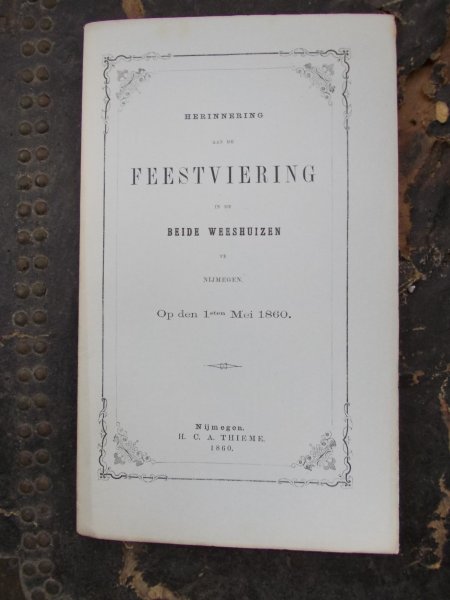 Ranitz, S.M.S. de - FEEST IN WEESHUIS 1860 Herinnering aan de Feestviering in de Beide Weeshuizen te Nijmegen Op den 1sten Mei 1860.