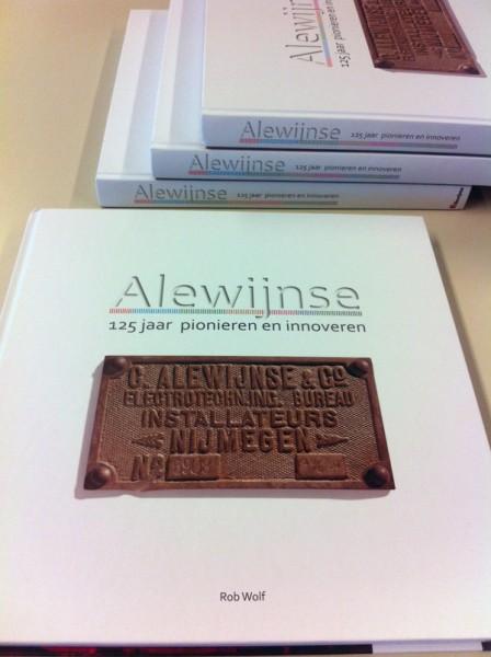 Alewijnse, M. / Wolf, Rob - Voltage Het nieuwe elektrische tijdperk + Alewijnse pioneren en innoveren