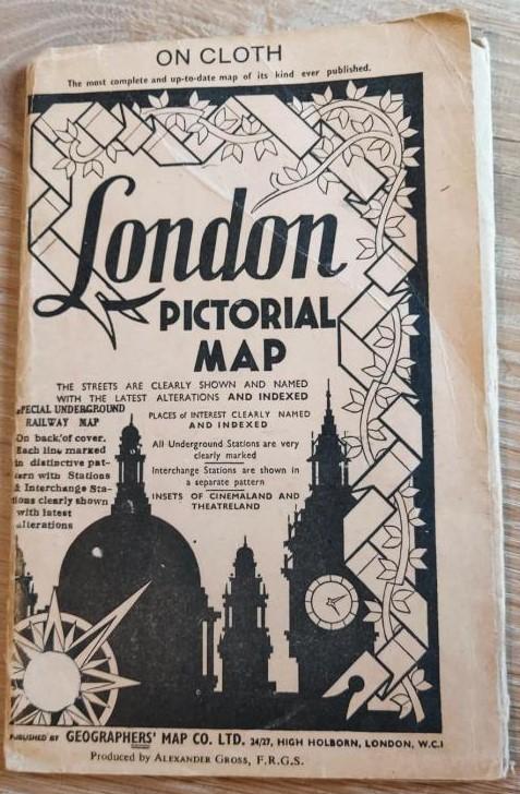  - London pictorial map. On cloth. The streets are clearly shown and named with the latest alterations and indexed. (jaren '40)