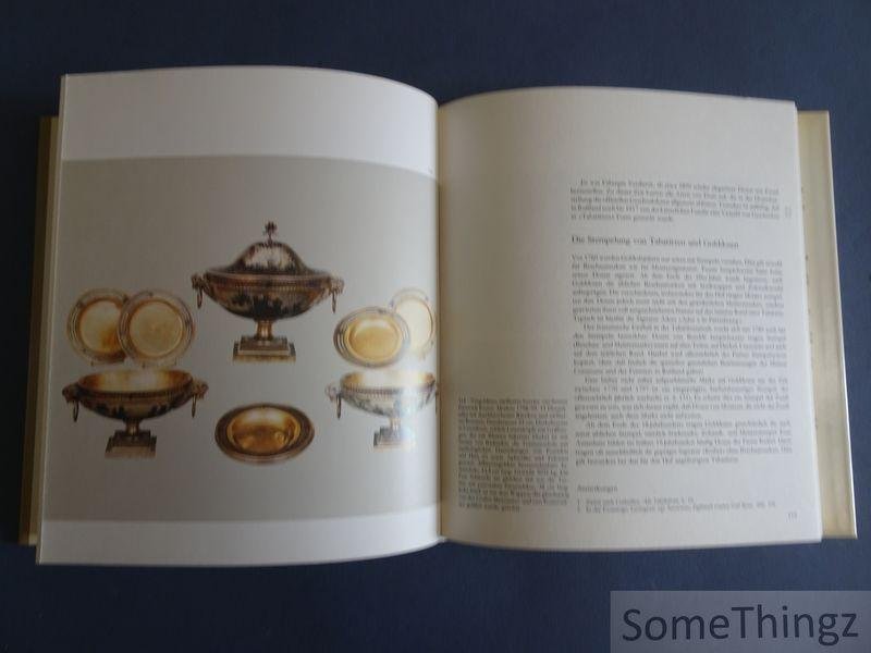 Solodkoff, Alexander von. - Russische Goldschmiedekunst 17.-19. Jahrhundert. Silber-Email-Niello-Golddosen-Schmuck.