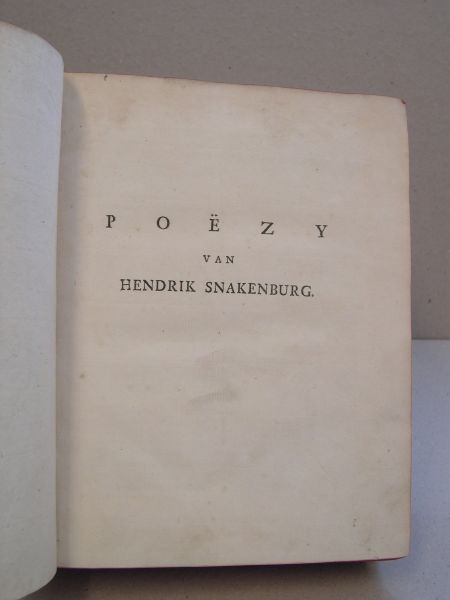 Snakenburg, H. - Poëzy van Hendrik Snakenburg, uitgegeven door Frans de Haes. Op de in zwart en rood gedrukte titelpagina een vignet door F. van Bleyswyk en een portret van Snakenburg door J. Houbraken naar H. van der Mij (1715).