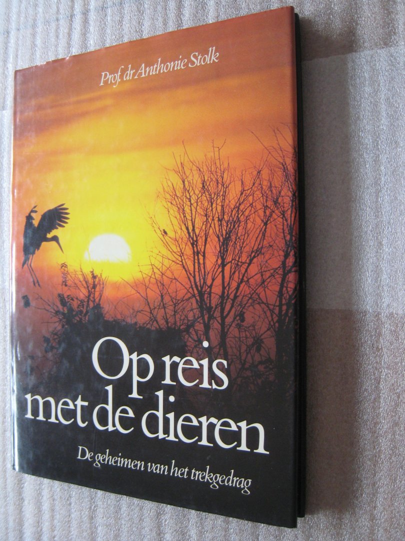 Stolk, Prof.dr. Anthonie - Op reis met de dieren / De geheimen van het trekgedrag Stolk, Prof.dr. Anthonie - Op reis met de dieren / De geheimen van het trekgedrag
