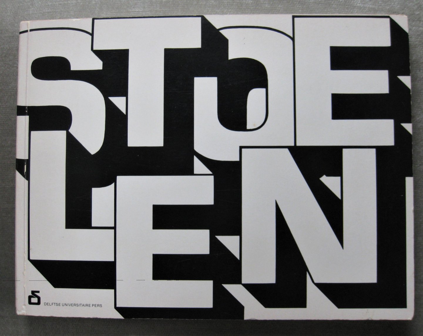 Le Corbusier, Rietveld, Berlage, Aalto,  Mazzia, Kramer, Jelles, Christiaanse, Eames, Bokhove e.a. - Stoelen