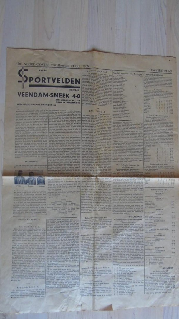 Redactie - De Noord-Ooster van Maandag 21 October 1935. Algemeen Nieuws- en advertentieblad voor de Veenkolonien en omliggende streken (eerste en tweede blad, zie foto's)