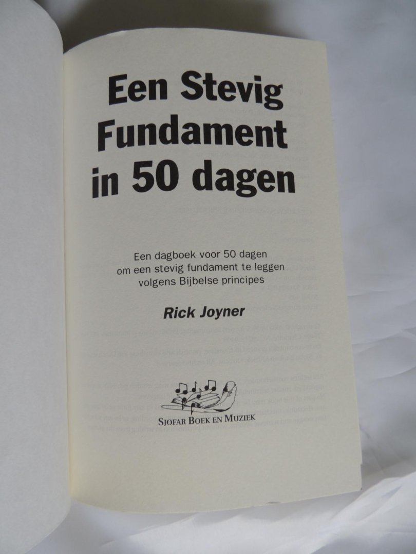 Joyner,Rick - Een stevig fundament in 50 dagen. Een dagboek voor 50 dagen om een stevig fundament te leggen volgens Bijbelse principes