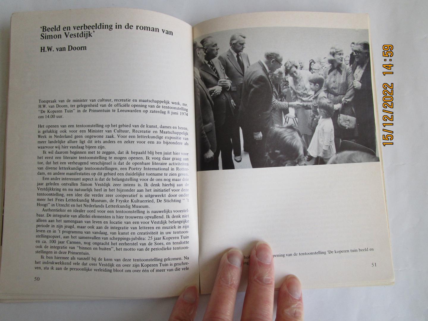 Abell-van Soest, L.F.; Haasse, Hella; Pop, J.; Vestdijk, Simon; - Vestdijk Kroniek  1974 nr 5.
