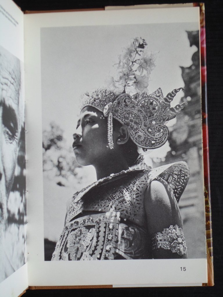 Hughes, Libby - Bali, The morning of the World