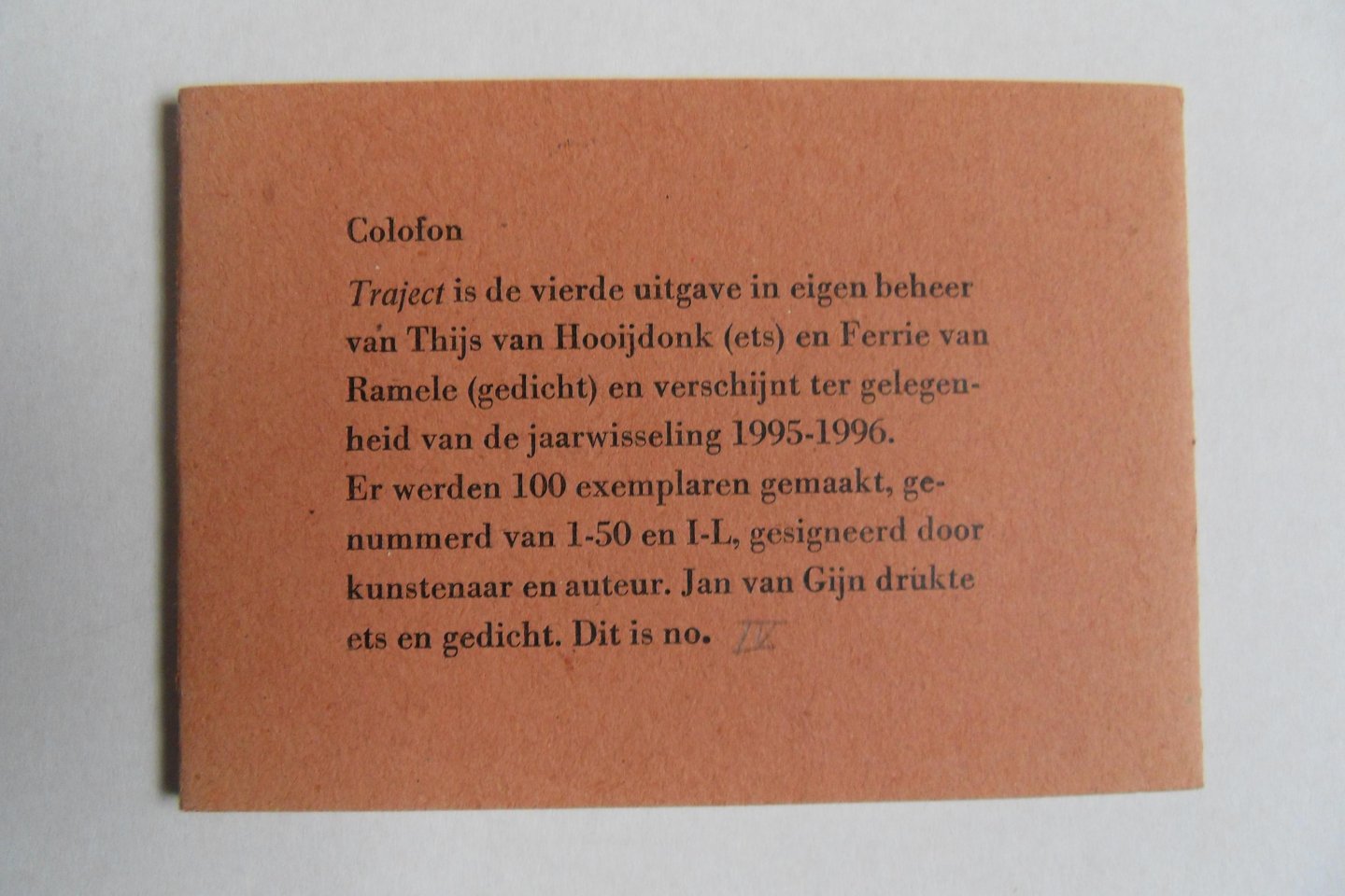 Ramele, Ferrie van (gedicht); Hooijdonk, Thijs van (ets). [ Gesigneerd door dichter en kunstenaar ]. - Traject. [ Genummerd ex. IV / L ].
