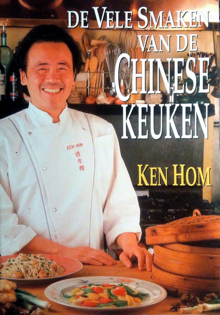 Hom , Ken . [ isbn 9789055013173 ] - De Vele Smaken van de Chinese Keuken . ( Ken Hom, bekend van de BBC-televisie, laat u kennis maken met het hemelse voedsel uit de Chinese keuken. Ken Hom toont zich niet alleen een meester in klassieke gerechten als Kip in zwartebonensaus,  -