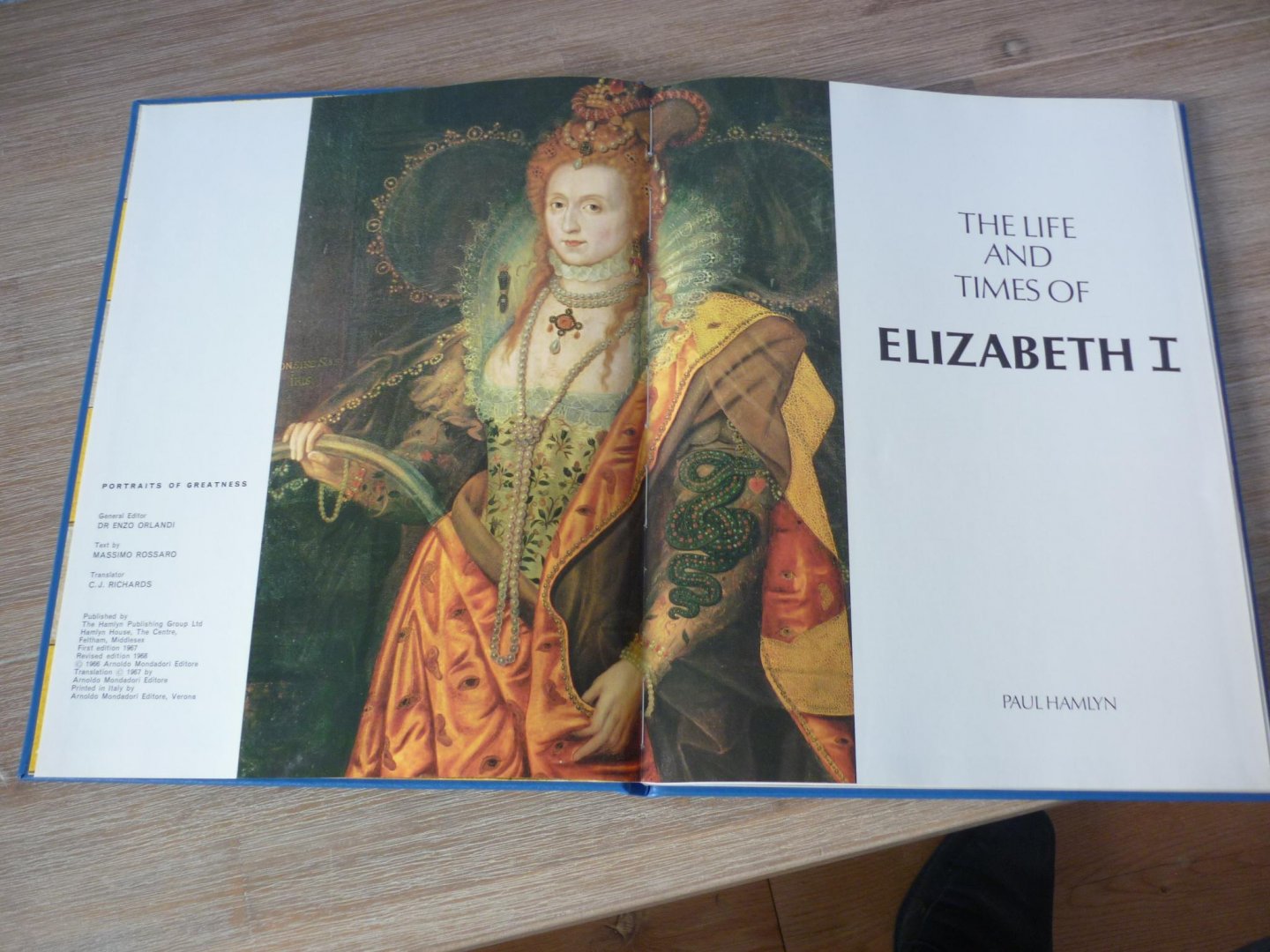 Hamlyn; Paul - The life and times of Elizabeth I