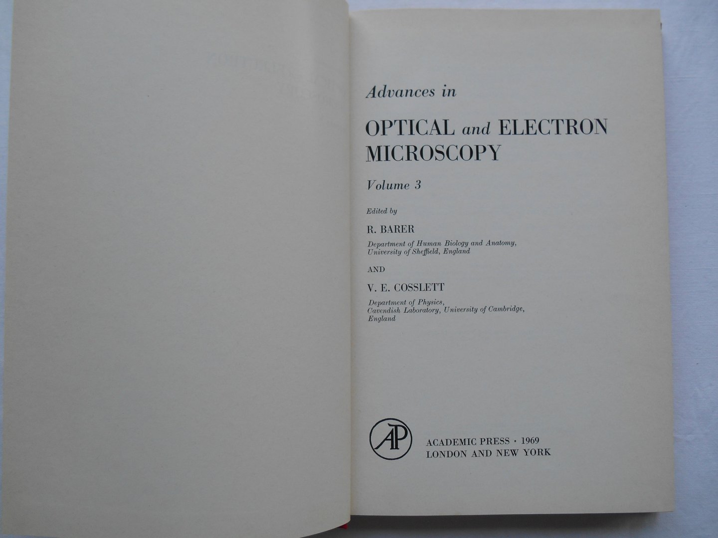 R. Barer & V. E. Cosslett - Advances in Optical and Electron Microscopy, Vol. 3